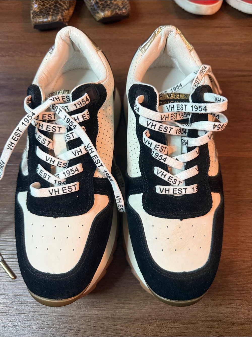 Vintage Havana White and Black Retro Trainer sneakers size 8